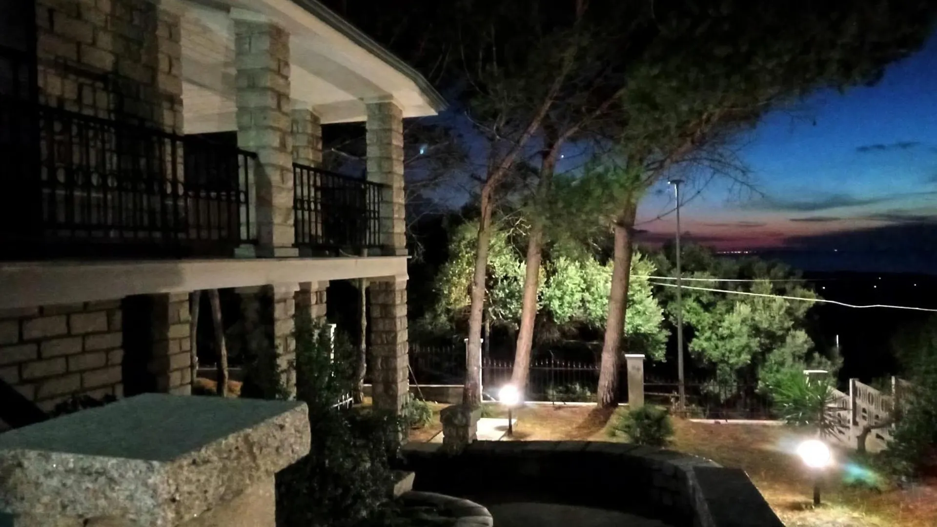 Appartamento In Villa Di 150 Mq - Vista Mozzafiato Fronte Mare Con Giardino Privato Бадеси Италия