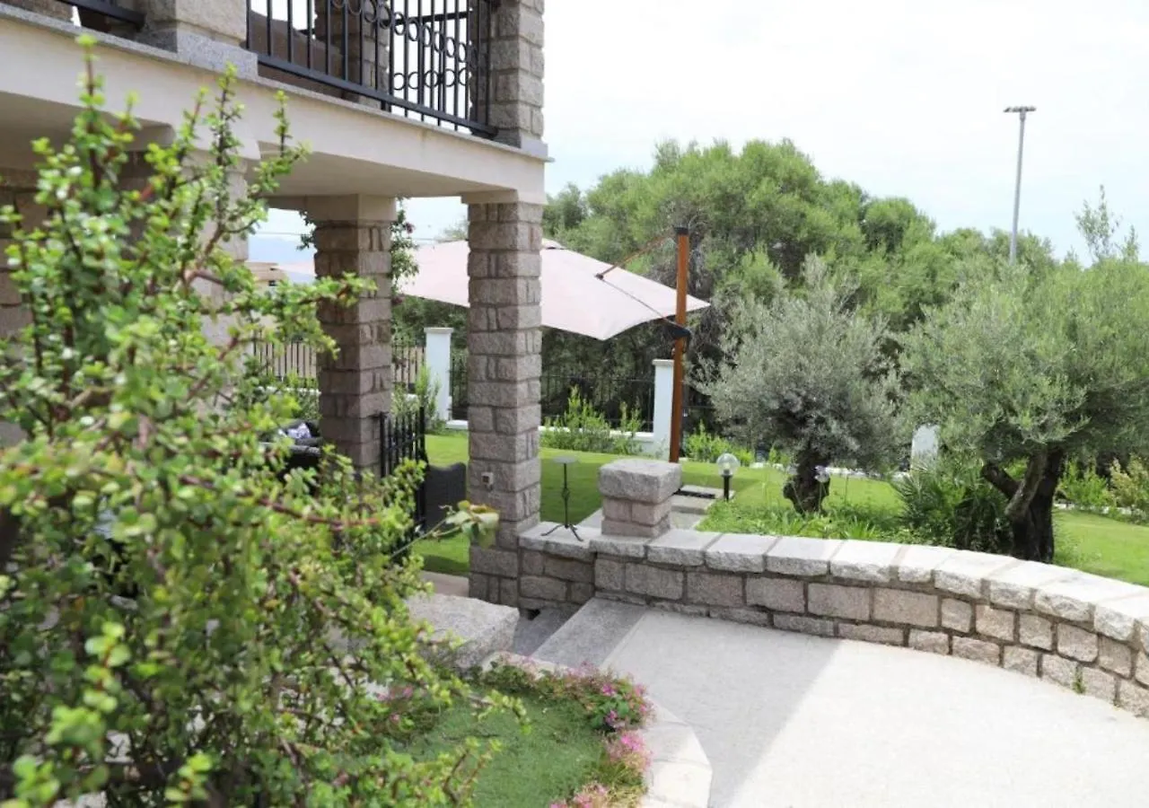 Appartamento In Villa Matilde Di 150 Mq - Paradiso Costiero Fronte Mare Con Giardino Privato Badesi 0*,